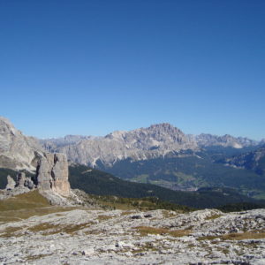 Vista su Cortina d'Ampezzo e le Cinque Torri